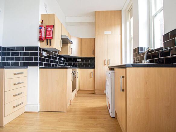 3 bed Apartment to rent Image 7