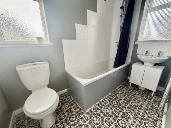 BATHROOM/WC