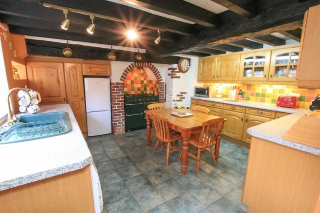 COTTAGE KITCHEN