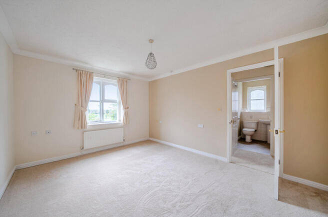 2 bed Flat for sale Image 11