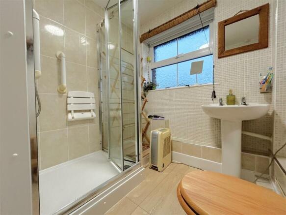 SHOWER ROOM.jpeg