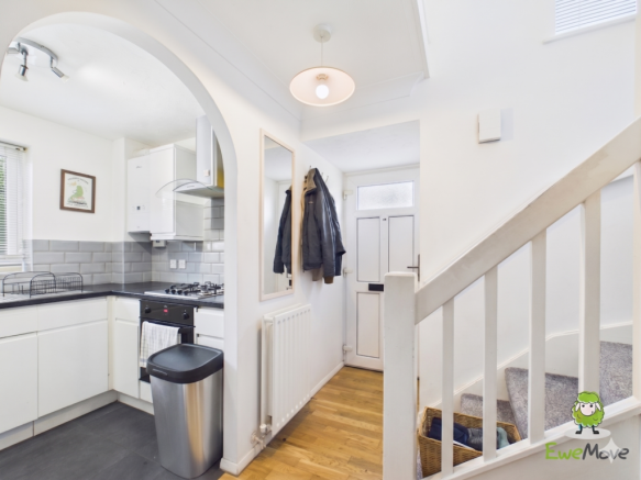 EweMove Estate Agents Basingstoke - Great Oaks Cha