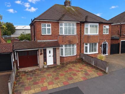 Douglas Crescent, Houghton Regis, Dunstable, Bedfordshire, LU5