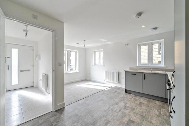 2 bed Semi-Detached to rent Image 4