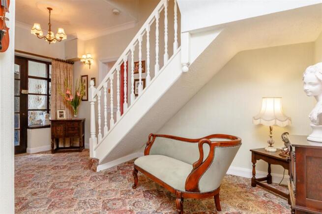 8364211-interior21.jpg