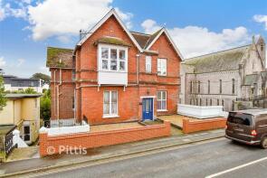 3, 10 Amber Court, Beachfield Road, Sandown PO36 8ND