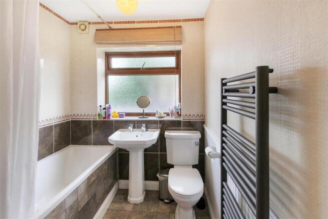 4 bed Semi-Detached for sale Image 11