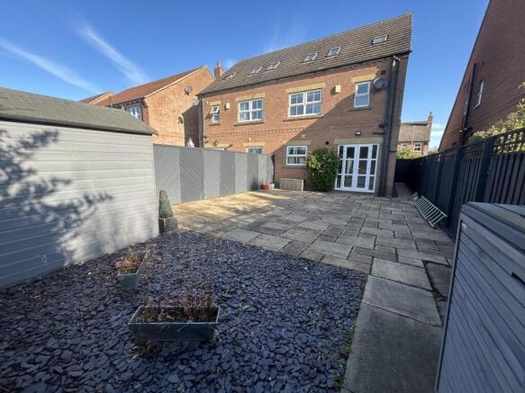 3 bed Semi-Detached to rent Image 12