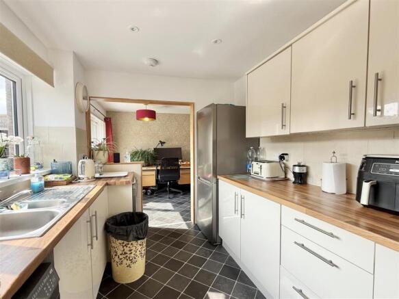 Kitchen_.jpeg