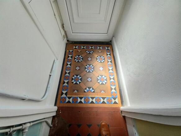 67 Clifton St Floor.jpg