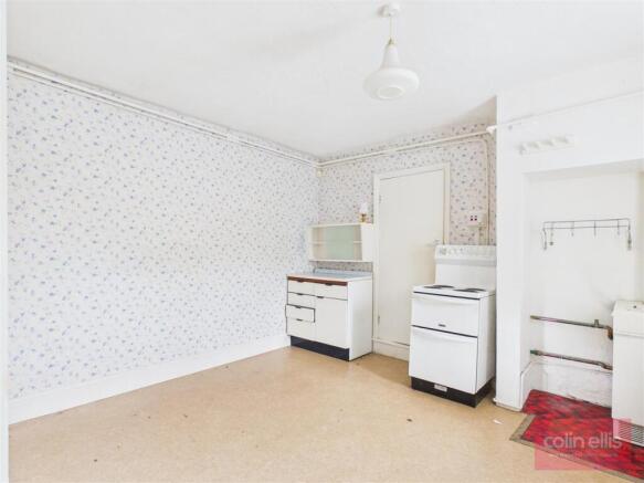 4 bed Semi-Detached for sale Image 6