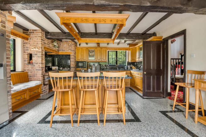 4 bed Detached for sale Image 11