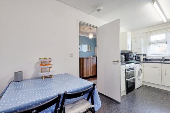 Hitchin Close, Romford, Essex, RM3 photo 3