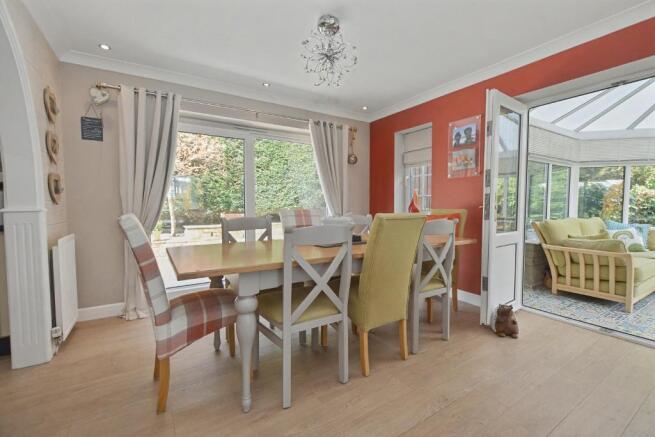 5 bed Detached for sale Image 12