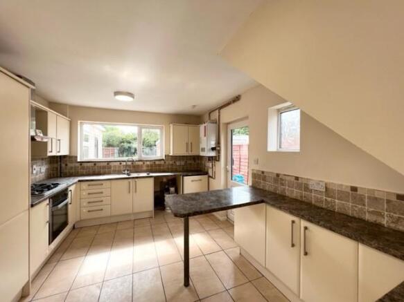 Kitchen 1.jpg