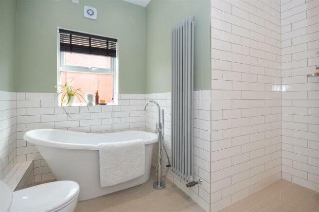 BATHROOM/W.C.