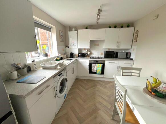 3 bed Semi-Detached for sale Image 4