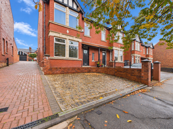 Kenyon Road, Wigan WN1 2DU photo 2