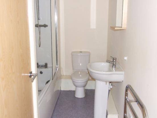2 bed Apartment to rent Image 5