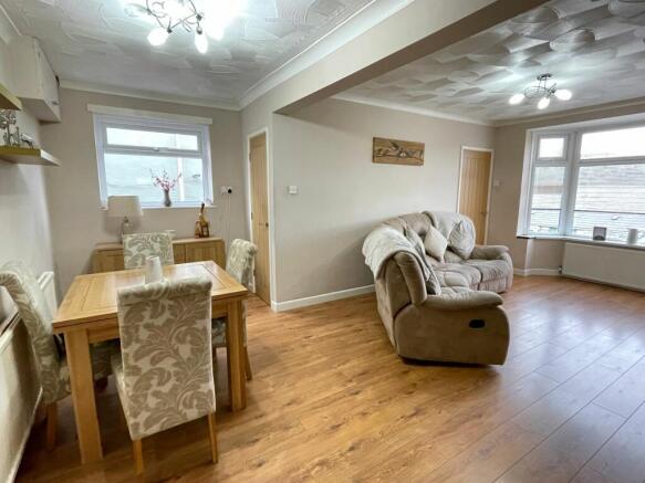 LIVING/DINING ROOM