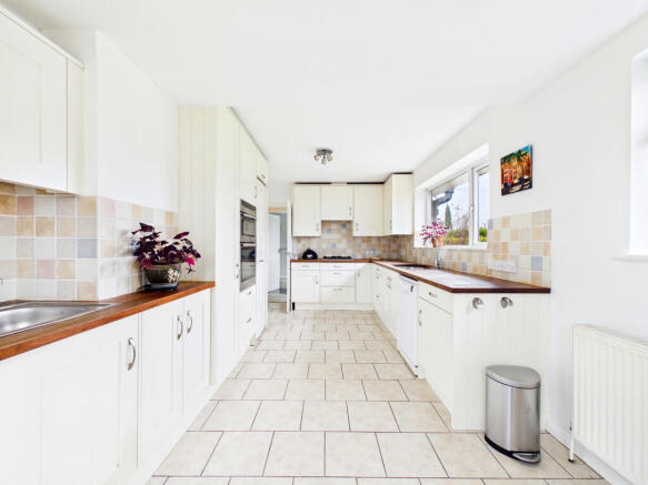 CAM01984G0-PR0554-STILL014