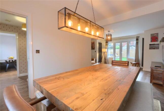 5 bed Detached for sale Image 8