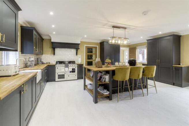 Home Farm Stables, Manor Lane