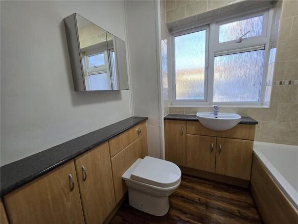 2 bed Apartment to rent Image 8