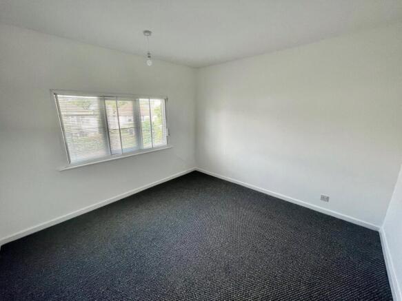 2 bed Flat to rent Image 4