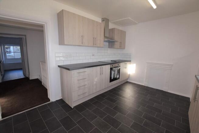 3 bed Flat to rent Image 8