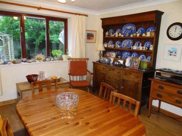 Dining/Morning Room: