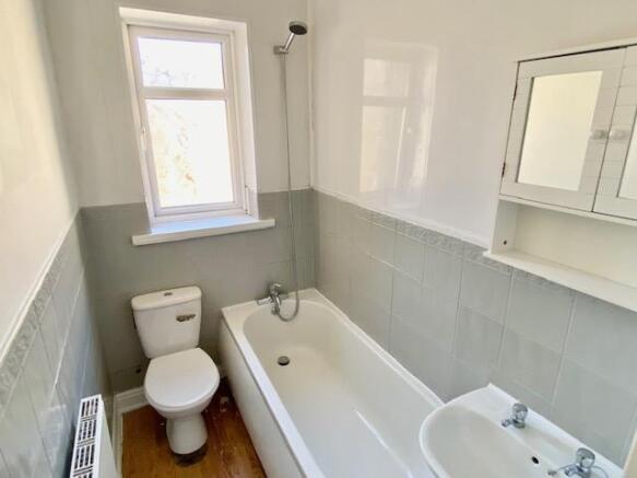 2 bed Terraced to rent Image 8