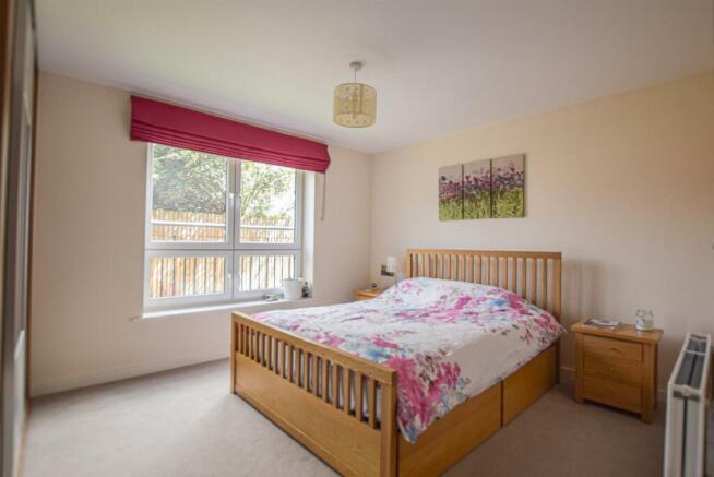 2 Riverbank Court - bedroom 1(2).jpg