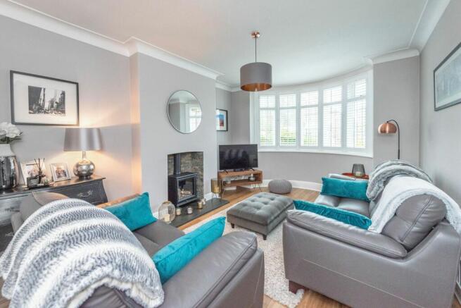 SITTING ROOM DINING AREA AND FITTED KITCHEN