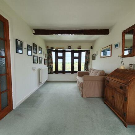 BEDROOM/SITTING ROOM/HOME OFFICE