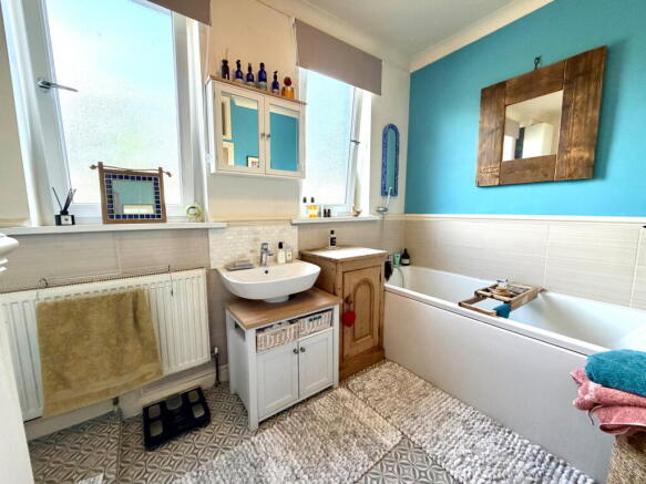 3 bed Semi-Detached for sale Image 12