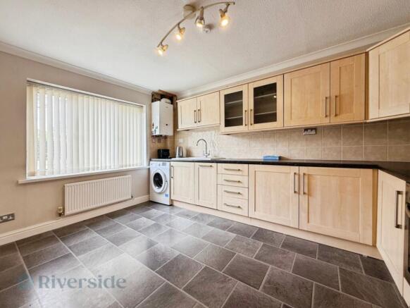 3 bed Semi-Detached for sale Image 6
