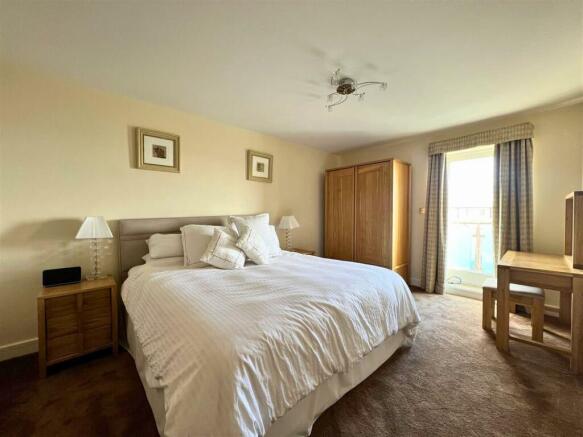 2 bed Apartment for sale Image 8