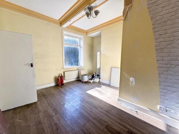 3 bed Flat for sale Image 5