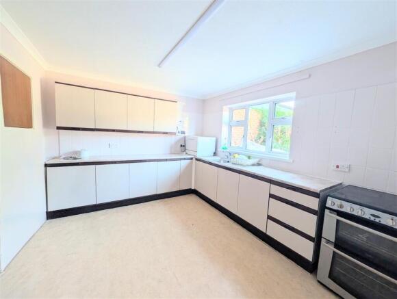 Fair Oak Road, Bishopstoke, Eastleigh photo 5