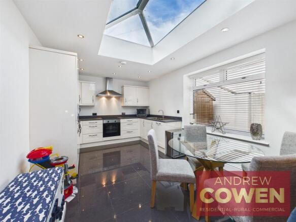 2 bed Flat for sale Image 7