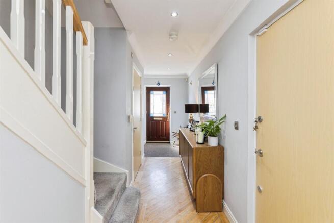 4 bed Town House for sale Image 2