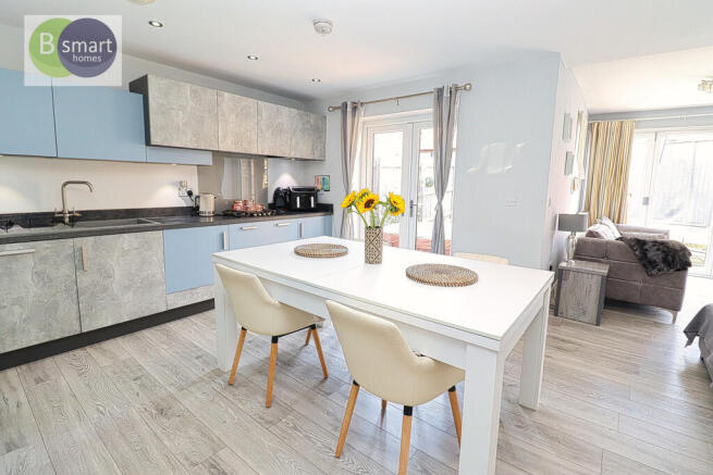 4 bed Detached for sale Image 9