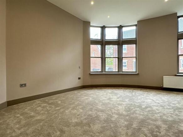 2 bed Apartment to rent Image 11