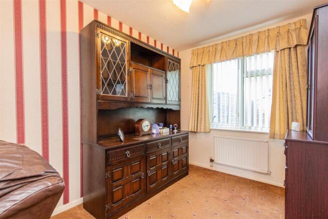 Forest Close, Burton Latimer photo 4