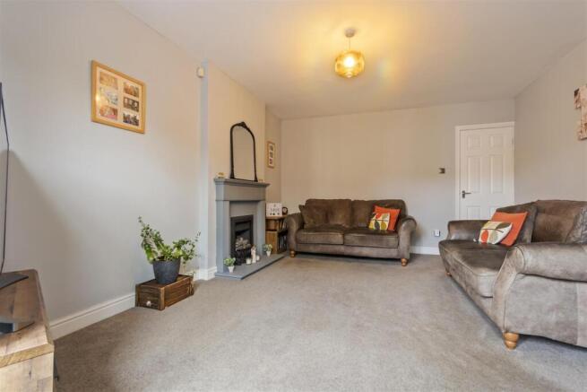 4 bed Link Detached House for sale Image 5