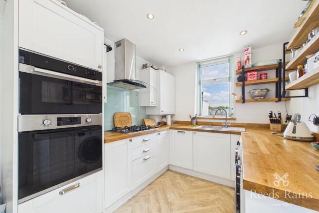 4 bed Terraced for sale Image 11