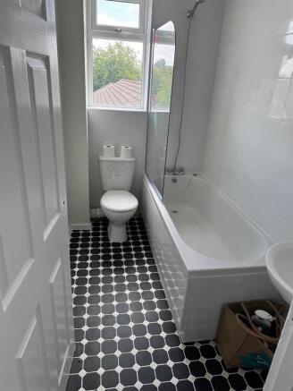 2 bed Flat for sale Image 6