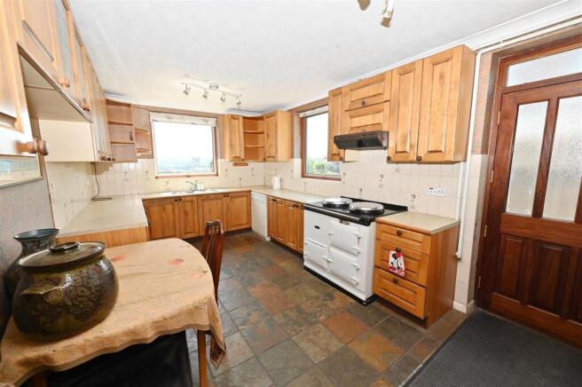4 bed Detached for sale Image 5