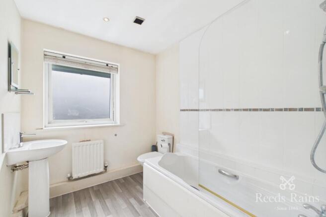 2 bed Apartment to rent Image 10